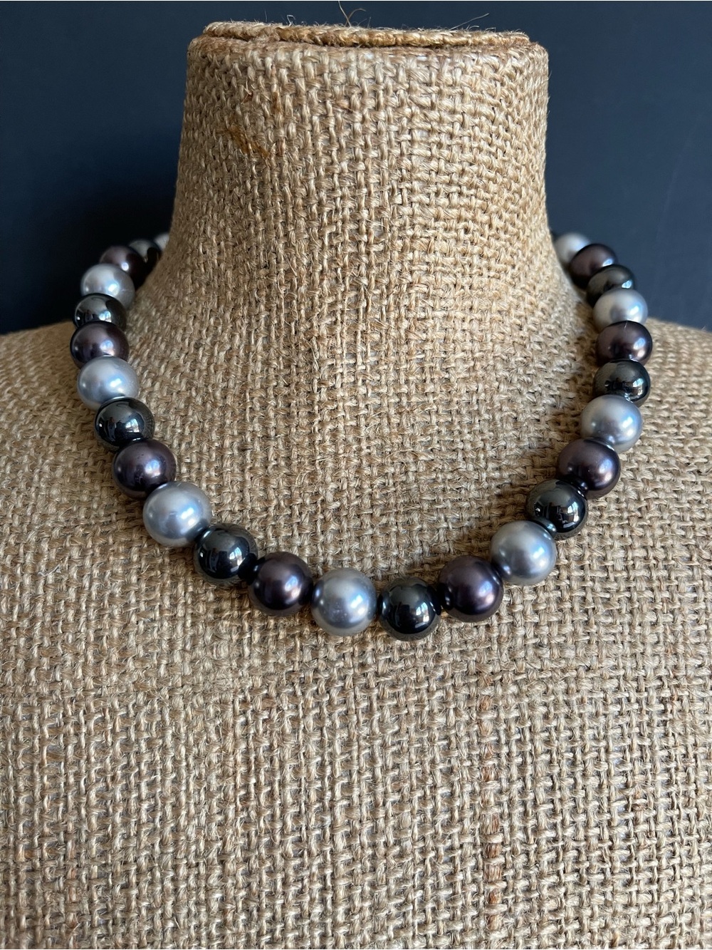 Elegant south sea shell Pearl Necklace – Gray & Black